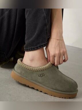 UGG Tasman Slippers Women Sz 6 Moss Green  Suede Sheepskin Slip On Cozy Comfort